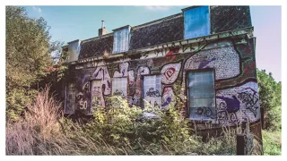 Abandoned Broken House(Urbex)