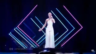 Fail on Eurovision 2018 SuRie - На сцену во время песни выбежал мужик и отобрал микрофон