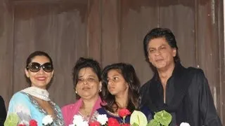 Shah Rukh Khan Celebrating 'Eid Al Fitr' With Media At Mannat