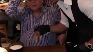 Dego Maradona Meets Salt Bae in a Restaurant in Dubai!