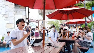 People React When A boy Suddenly Starts Singing High Note At The Amusement Park [ENG CC]