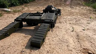 Cross RC BC8 Mammoth/ The Russian MAZ537 with the low loader T247 at work with two drift tanks