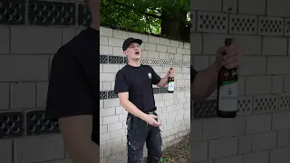 Wenn man im Dorf kein Bier öffnen kann 🍺😂 #shorts