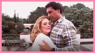 Amores Verdaderos: José Ángel salva la vida de Victoria | Escena C1 | tlnovelas