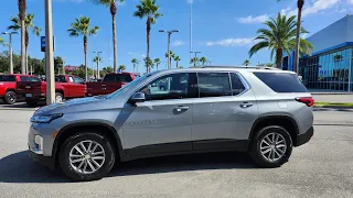 Chevrolet Traverse 2023 LT, "Sterling Gray Metallic" en Español