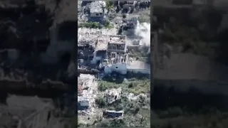 Ukrainian Marines track and kill Russian troops in Donetsk hiding in damaged building