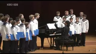 The Vienna Boys Choir - Strauss II : Emperor Waltz, Kaiser Walzer