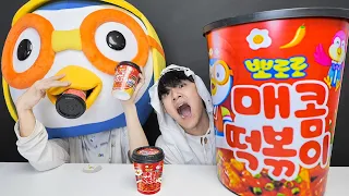 Giant Pororo Tteokbokki Spicy Noodle Mukbang 대왕 뽀로로 떡볶이 먹방