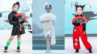 Walk the catwalk in Chinese style clothes and use a fan as a prop | Kids Fashion Show