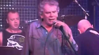 NAZARETH - VOCALISTA PASSA MAL (muito loco) em BLUMENAU.