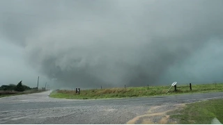 MASSIVE MILE WIDE TORNADO Heading for Oklahoma City Metro !!!