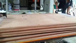 How to the press laminate sheet on the plywood in cold press machine