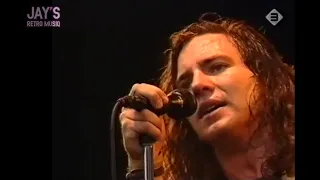 Pearl Jam Performs "Black" at Pinkpop in the Netherlands (June 8, 1992)