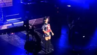 Rihanna - Where Have You Been (live in Paris)