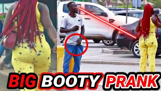 BIG BOOTY PRANK EPISODE.1🤣🤣🤣   #BIGBOOTYPRANK  #FUNNY  #ZOEDECREATOR