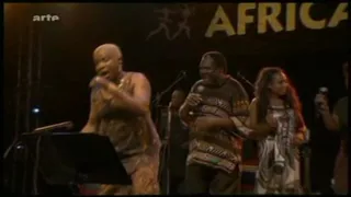 Angélique Kidjo & Y'Akoto - Pata Pata - Africa Festival Würzburg 2012