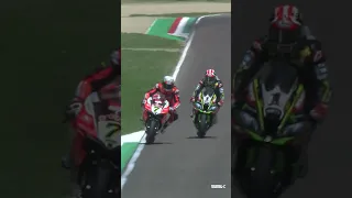 Rea vs Davies scrap for the WIN at Imola 🔥 | 2018 #ITAWorldSBK 🇮🇹