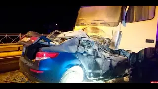 Кадры смертельного ДТП с грузовиком в Псковской области