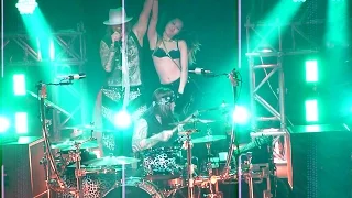 Steel Panther - Asian Hooker ( Live Paris Olympia France 17 03 2015 ) HD