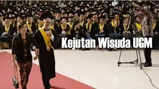 Kejutan Wisuda, Dua Ibunda Cantik Tiba2 Ditarik ke Depan Panggung Wisuda UGM