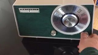 HUNTER GREEN Mid Century Vintage 1962 Motorola Model A24N AM Tube Radio Sounds Great!