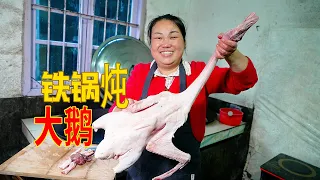 129買了只大鹅，媳婦做鐵鍋燉大鹅，全家人吃個過癮 | I purchased a goose! Cooked it slowly in a large pot! It was delicious!