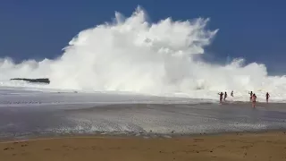 Giant Wave Crash Lumaha