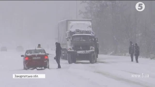 Снігова негода: у 3-х регіонах України обмежили рух транспорту