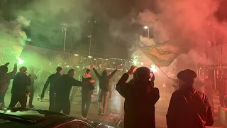 Werder Bremen: Was für ein Empfang! Die Fans feiern mit den Derby-Siegern am Weserstadion