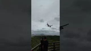 Avião quase bate em um pássaro.. 08'