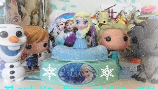 Frozen Elsa painting clay model for snow globe