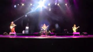 Slade -- Mama Weer All Crazee Now (live in Moscow 2013)