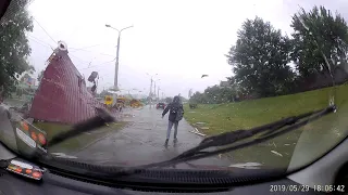 Запорожская площадь, происшествие. Снесло крышу дома. Минск, 29.05.2019