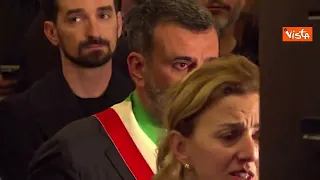 Decaro: "Non ho avuto paura dei boss e non avrò paura dei parlamentari". Poi le lacrime