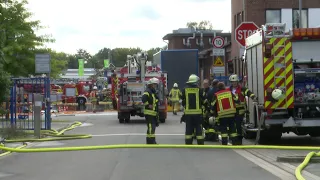 8 Feuerwehrleute bei Explosion einer Chemiefabrik verletzt! Über 300 Kräfte im Einsatz | 27.08.2023