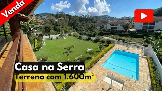 Casa à venda em Teresópolis com piscina, belo quintal e frutíferas. Terreno plano com 1600m².