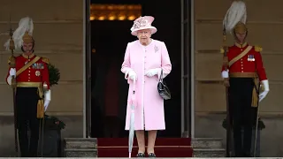 Queen hosts reception for world leaders