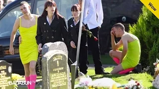 Fue al funeral de su amigo vestido de mujer, cuando descubrieron por qué todos lloraron…