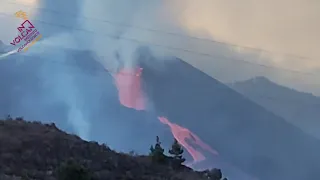 A las 9:25 hora canaria un colapso parcial del cono deja expuesta una gran fuente de lava. INVOLCAN