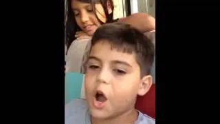 Menino cantando igual ao zeze Di Camargo segue insta joaovitormr