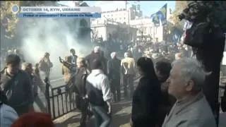 Protests Outside Ukrainian Parliament Turn Violent: Provocateurs clash with police