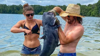 Catfish Noodling: Grabbing Catfish With Dale Brisby!