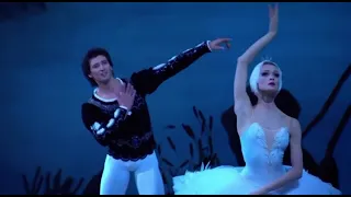 SWAN LAKE - Odette & Siegfried (Ulyana Lopatkina & Danila Korsuntsev - Mariinsky Ballet)