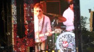 Noel Gallagher-Everybody's On The Run-V Festival 2012 Hylands Park-18/08/2012