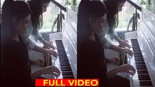 Jacqueline Fernandez Playing PIANO Perfectly | Bollywood Jacqueline Fernandez Taking PIANO Lessons