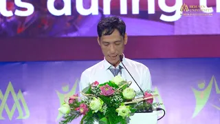 Bài phát biểu đẫm nước mắt của người cha có con gái khiếm thính tại Lễ tốt nghiệp