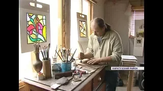 Житель села Таяты на юге края возрождает стекольное искусство средних веков