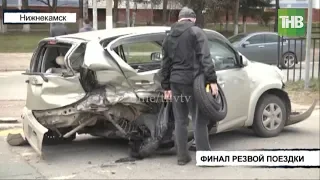 "Хонда" на высокой скорости протаранила автомобили и вылетела на остановку общественного транспорта