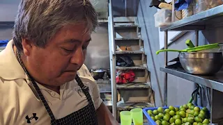 Ceviche y Pasión : Un día tras bambalinas con Javier Carhuancote maestro en comida marina.