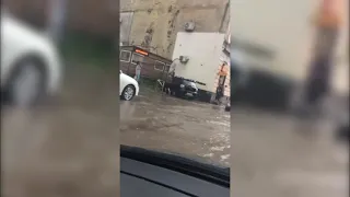 Непогода во Львове: затопило улицы и дома, бушуют гром и молния. Видео - ТСН.
